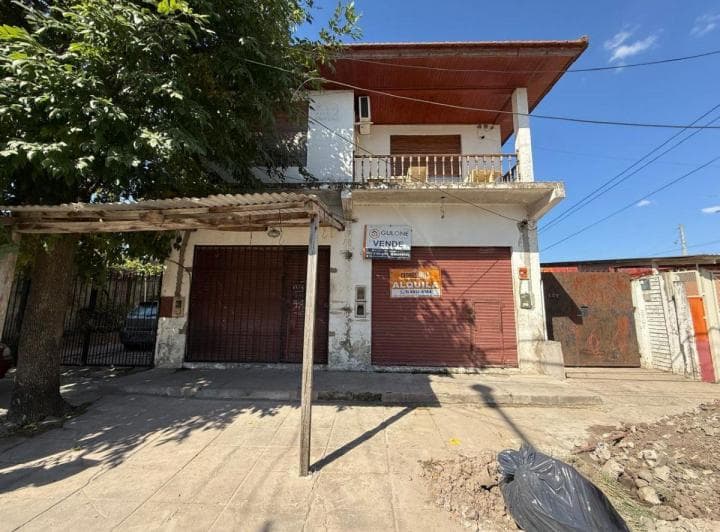 Venta en Block de Locales con Departamentos en Guernica - 2