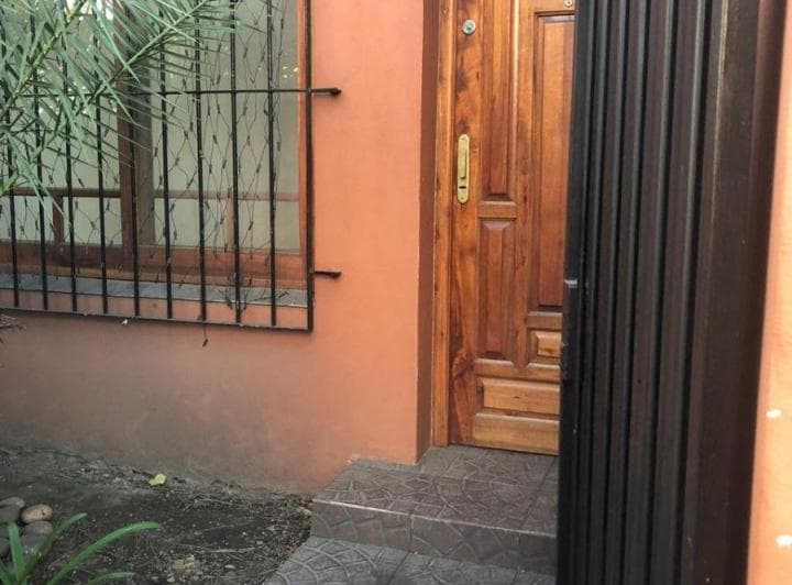 Casa con Depto Al Fondo en Venta San Isidro - 2