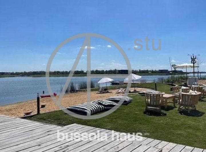 Lote Al Agua en Venta en Orillas Puertos - 5