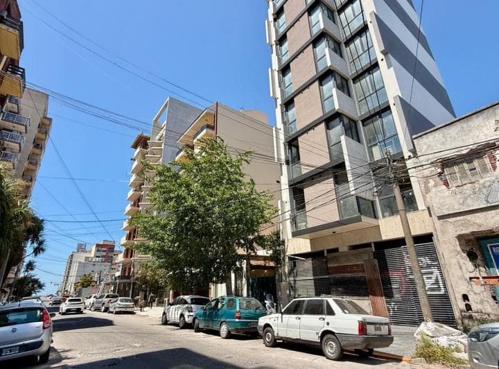 Departamento - Piso - 3 Ambientes - Cochera - La Perla - 2