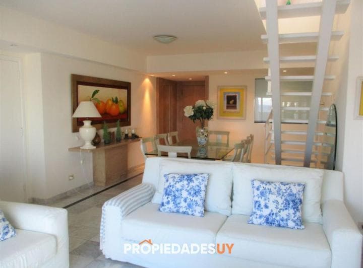 Apartamento en Venta 4 Dorm. - 5