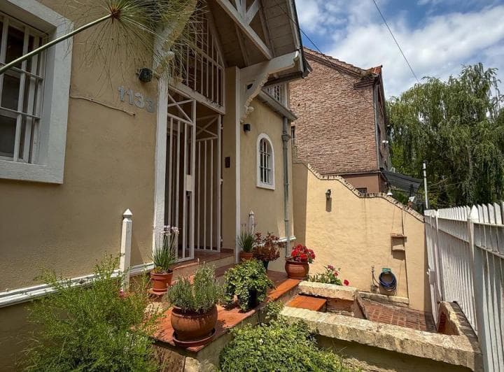 Casa en Venta, 2 Plantas, Jardín y Pileta - San Isidro - 3