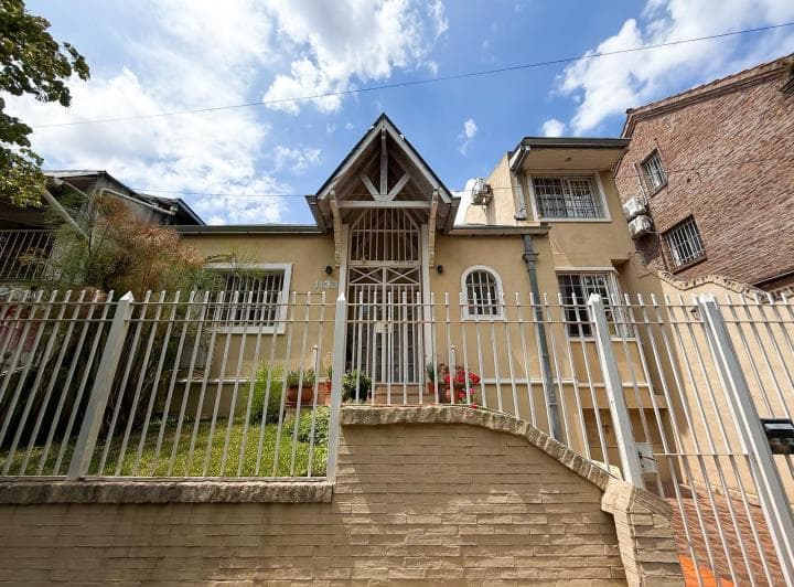 Casa en Venta, 2 Plantas, Jardín y Pileta - San Isidro - 2