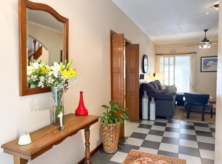 Casa en Venta, 2 Plantas, Jardín y Pileta - San Isidro - 4