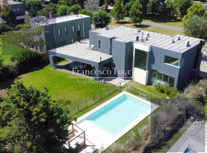 Casa en Venta 7 Ambientes con Pileta en Los Puentes - 2