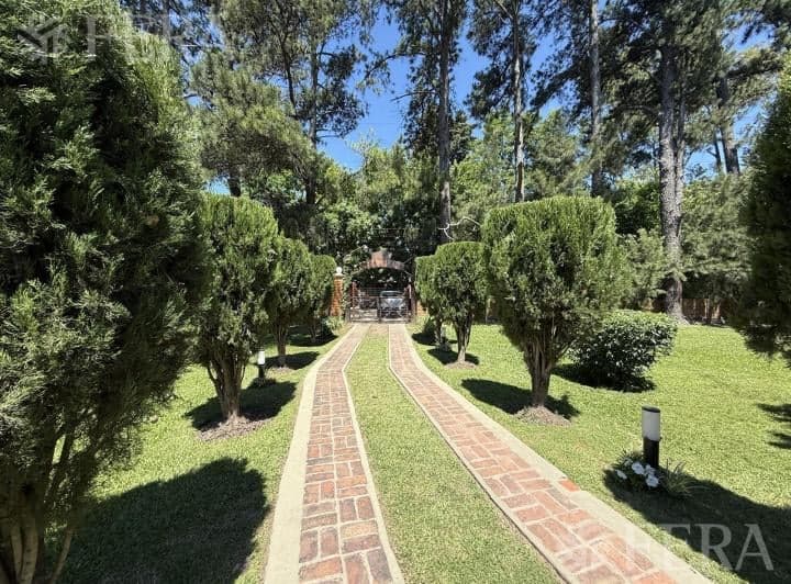 Venta de Quinta con Piscina y Quincho en Abasto - La Plata - 4
