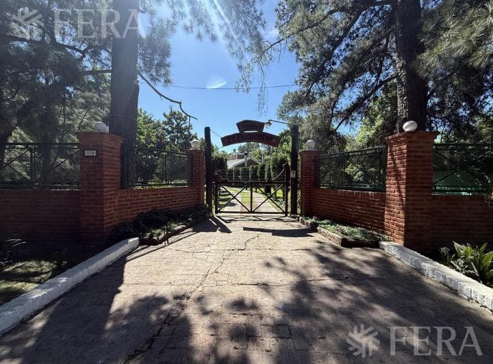Venta de Quinta con Piscina y Quincho en Abasto - La Plata - 2