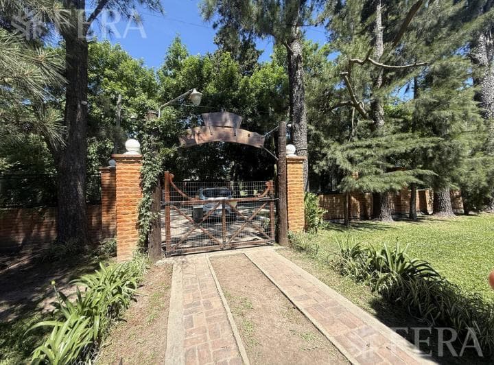 Venta de Quinta con Piscina y Quincho en Abasto - La Plata - 3