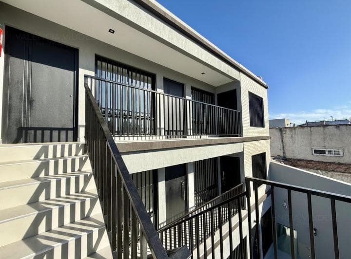 Venta Departamento 2 Ambientes con Balcón Aterrazado 2° C - El Palomar - 2