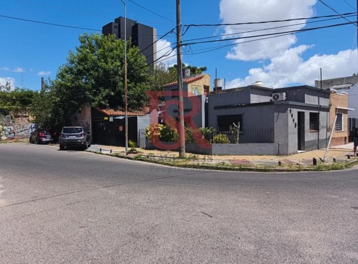 Rs - Amplia Casa 3 Ambientes con Doble Salida en Quilmes - 2