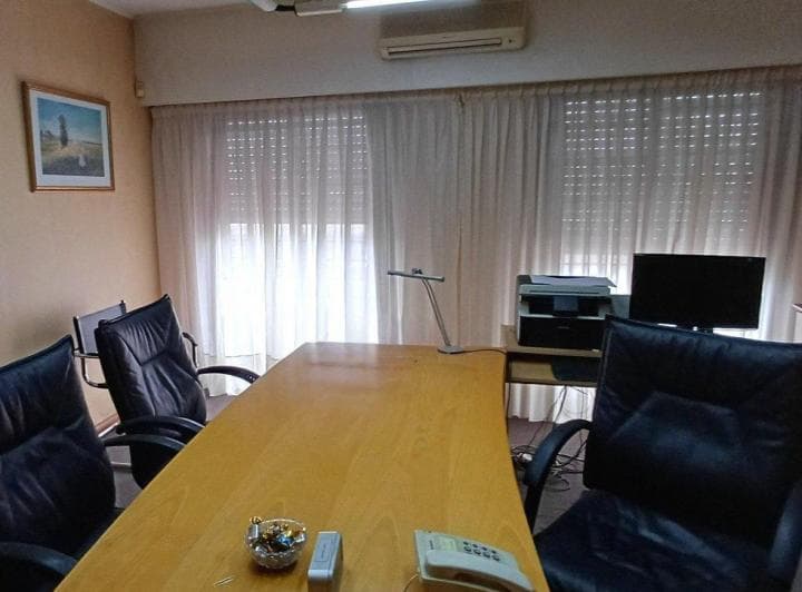 Venta Oficina en Planta Alta. San Juan Al 1200 - 2