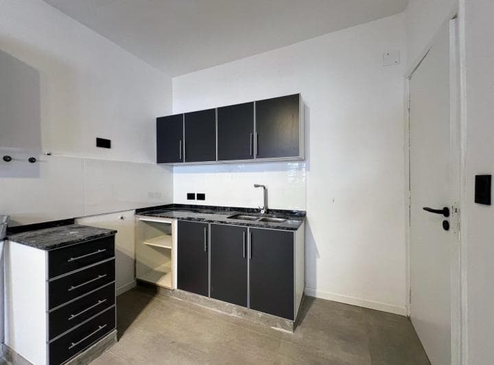 Venta – Departamento en Planta Alta, 3 Dorm., Centro, Rosario - 2