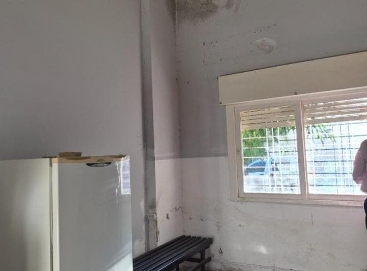 Areco - Casa a Reciclar - Buena Ubicacion - Antigua - 5