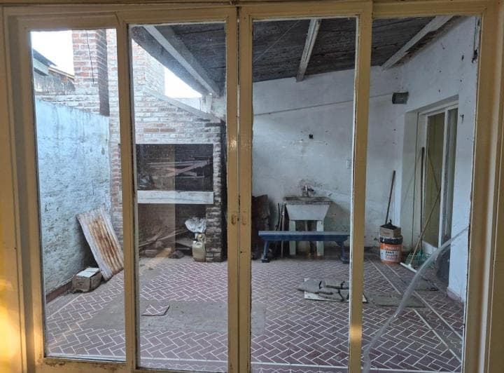 Areco - Casa a Reciclar - Buena Ubicacion - Antigua - 4