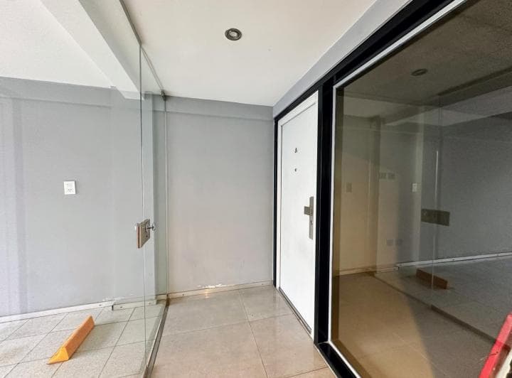Venta - Oficina a Estrenar con Patio, Barrio Martin - Rosario - 3