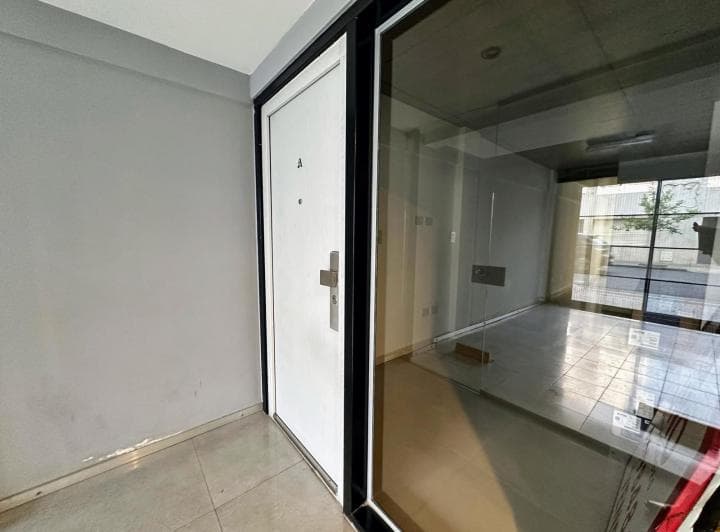 Venta - Oficina a Estrenar con Patio, Barrio Martin - Rosario - 2