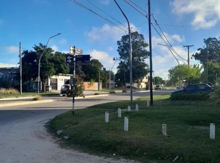 Lote 1508 m&sup2;, Ideal Emprendimiento. Av de La Paulera 325 Esquina Rejón - 2