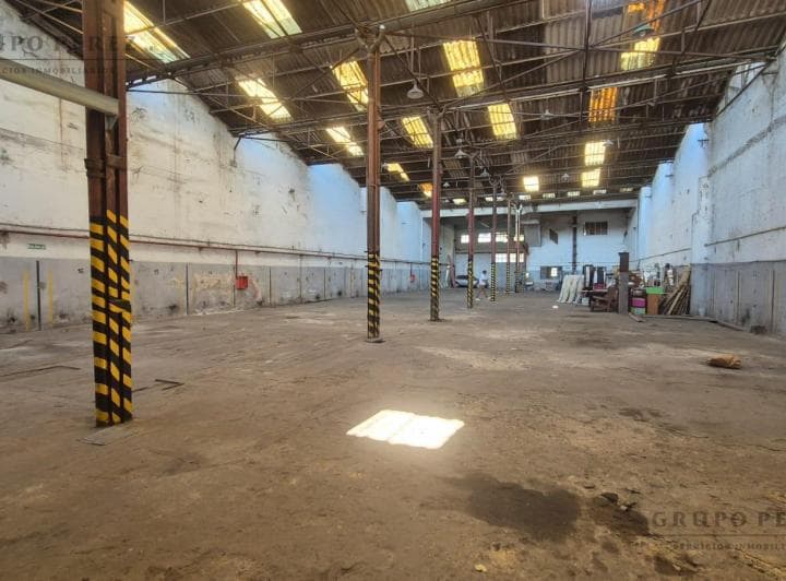 Local en Barracas de 1.000 m² con Entrada Semi - Alquiler - 4