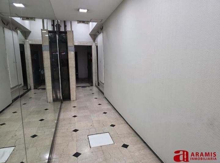 Edificio Comercial - 4