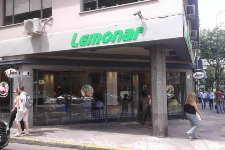 Local Comercial, Esquina 15 m de Vidriera, con Renta - 2