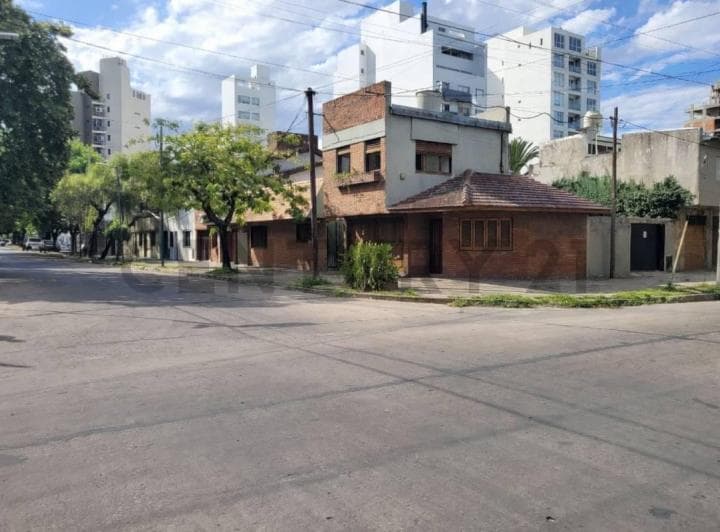 Casa de 3 Dorm. en Venta Zona Parque San Martin - 2