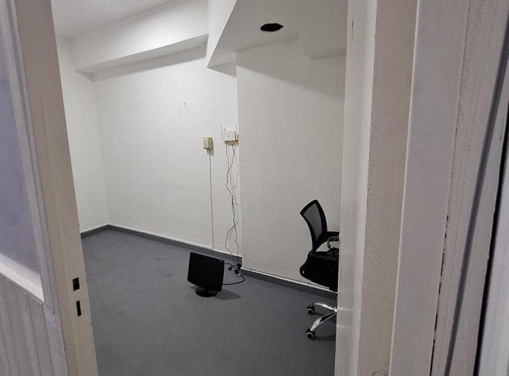 Vendo Oficina Comercial de 100 m² en Venta en Centro - 5