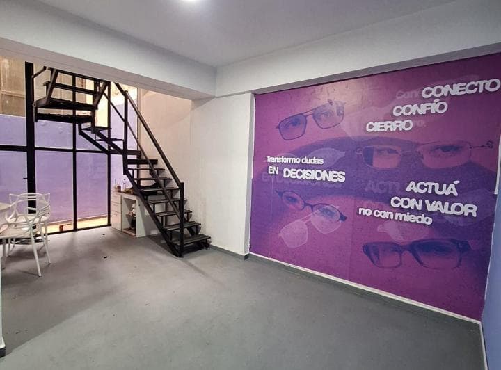 Vendo Oficina Comercial de 100 m² en Venta en Centro - 2