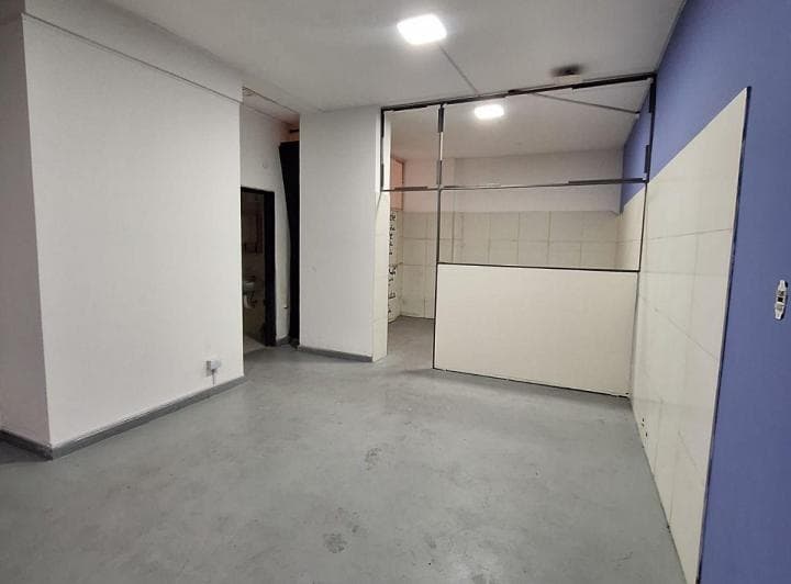 Vendo Oficina Comercial de 100 m² en Venta en Centro - 3