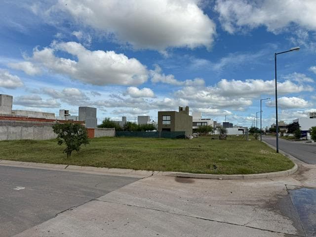 Venta Lote Esquina en Docta Boulevar Apto Duplex - 2