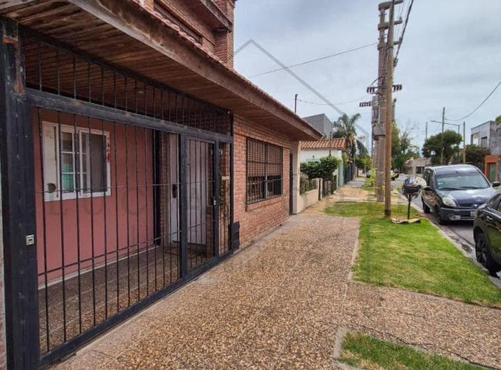 Casa en Venta en Boulogne 5 Ambientes con Jardín Quincho y Pileta - 2