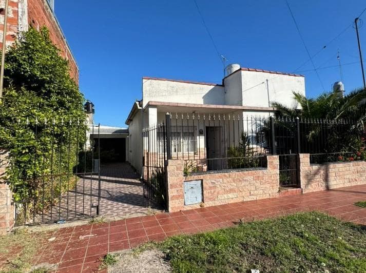 Casa 4 Ambientes Entrada Para Varios Autos Garage Para 2 Autos, 2 Baños 3 Dorm.,! Oportunida - 4