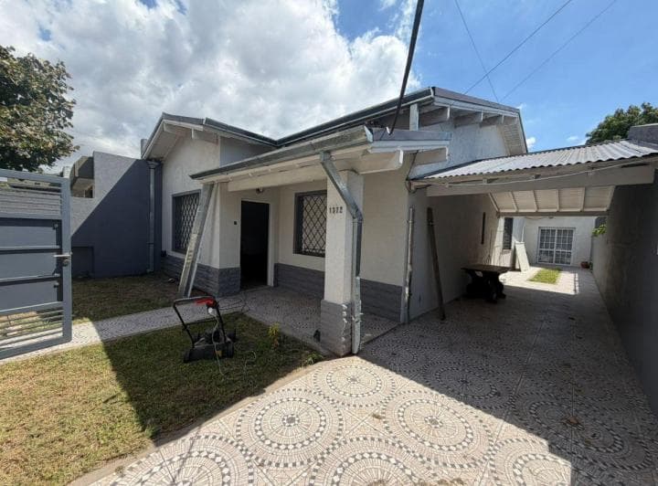Hermosa Casa Minimalista 4 Ambientes en Venta en Buena Zona! - 3