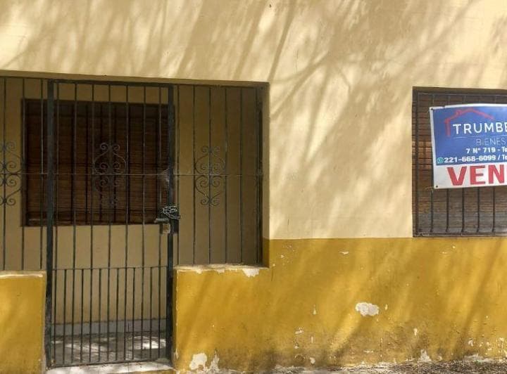 Terreno con Casa y Depto a Demoler o Refaccionar - 5