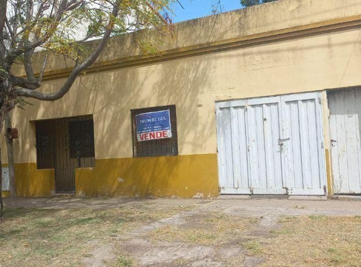 Terreno con Casa y Depto a Demoler o Refaccionar - 2
