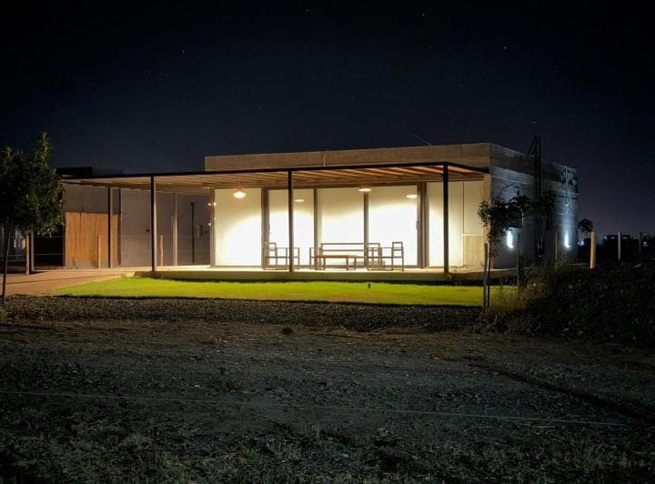 Venta de Casa en Villa Tenis Club Mari Menuco Frente Al Lago!. Nqn - 2