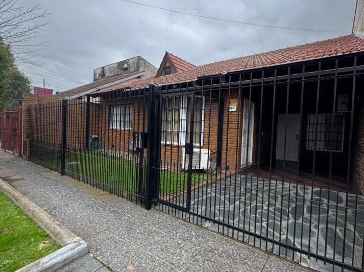 Chalet 5 Amb C/cochera y Fondo Libre en Ituzaingo Norte - 3
