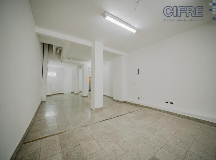 Bajó de Precio! Local 160 m² Sobre Av Forest de 4.60x13.44 Subsuelo. - 4