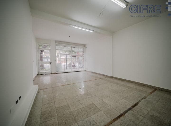 Bajó de Precio! Local 160 m² Sobre Av Forest de 4.60x13.44 Subsuelo. - 3