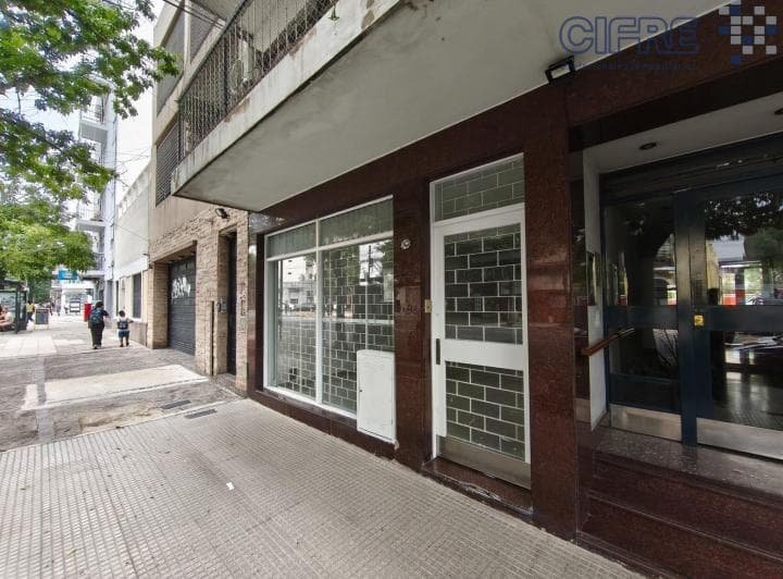 Bajó de Precio! Local 160 m² Sobre Av Forest de 4.60x13.44 Subsuelo. - 2