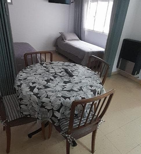 Venta Ambiente y Medio. Frente a Plaza Colon - 5