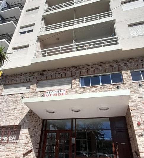 Venta Ambiente y Medio. Frente a Plaza Colon - 2