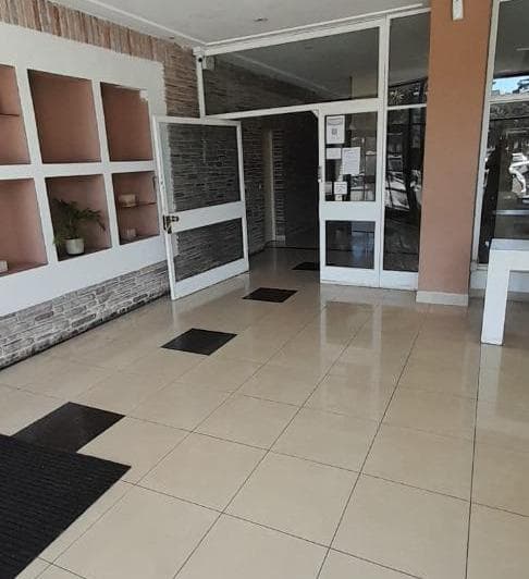 Venta Ambiente y Medio. Frente a Plaza Colon - 4