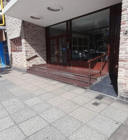 Venta Ambiente y Medio. Frente a Plaza Colon - 3