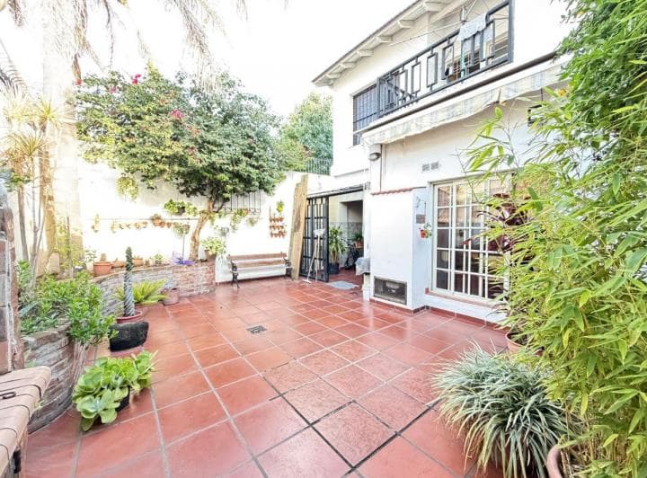 Duplex Al Frente de 4 Ambientes con Cochera Doble y Patio - 2