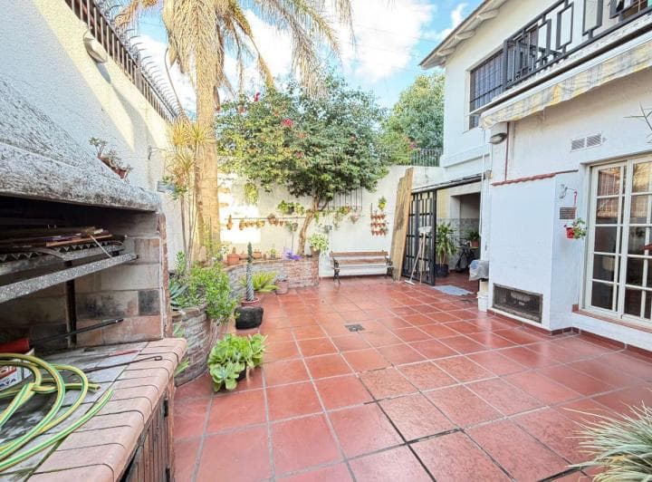 Duplex Al Frente de 4 Ambientes con Cochera Doble y Patio - 3