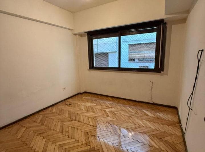 2 Ambientes - Lateral - Balcon Frances - Excelente Ubicacion - 2