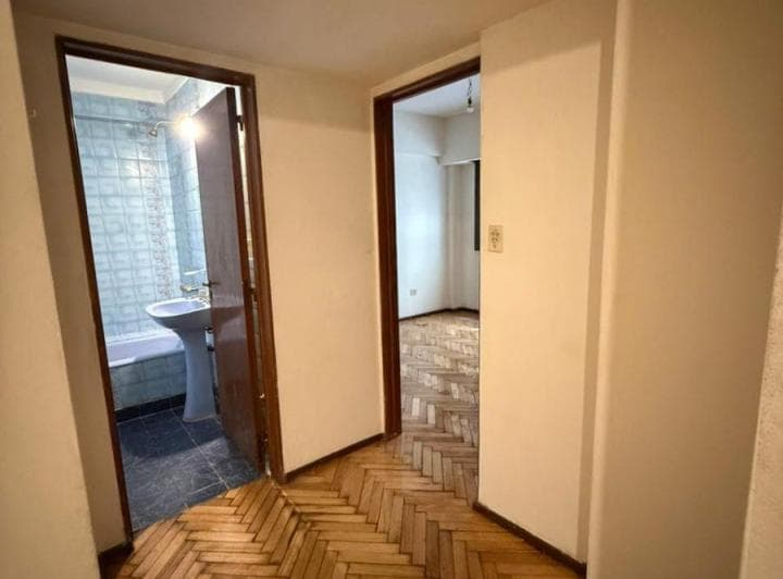 2 Ambientes - Lateral - Balcon Frances - Excelente Ubicacion - 4