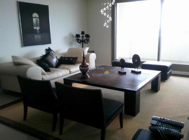 Apartamento en Venta de 3 Dorm. en Punta del Este, Torre Imperiale, Playa Brava - 2
