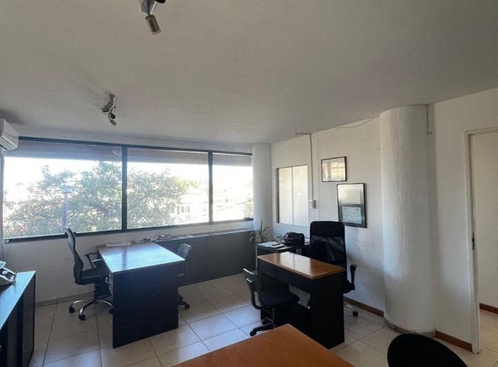 Vendemos Oficina Amplia con Gran Vista, B° Alberdi - 2