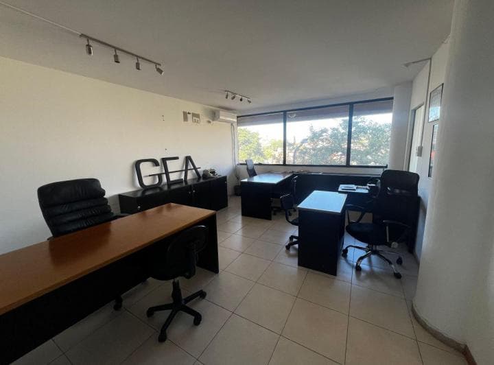 Vendemos Oficina Amplia con Gran Vista, B° Alberdi - 4